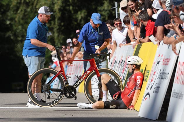 14 06 2026 Leuggern AG , SWITZERLAND, 62 GP Gippingen Winner Liam Slock BEL Team Lotto Intermarche crosses the finish line Two helpers rush to help