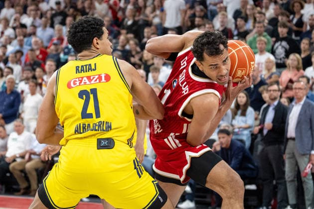 Michael Rataj 21 Alba Berlin in a duel with Oscar da Silva 1 FC Bayern Basketball , FC Bayern Basketball vs Alba Berlin, BBL, Final 2, 14 06 2026 Munich Bavaria Germany Copyright: xkolbert-press UlrichxGamelx