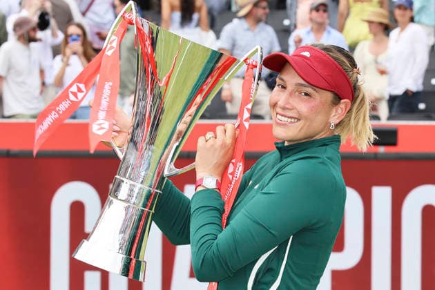 TENNIS - WTA, Tennis Damen Queen s Club LONDON,ENGLAND,14.JUN.26 - TENNIS - WTA Tour, HSBC Championships. Image shows the rejoicing of Donna Vekic (CRO). keywords: trophy.  GEPAxpictures xAlanxGrieves
