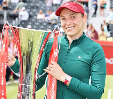 TENNIS - WTA, Tennis Damen Queen s Club LONDON,ENGLAND,14.JUN.26 - TENNIS - WTA Tour, HSBC Championships. Image shows the rejoicing of Donna Vekic (CRO). keywords: trophy.  GEPAxpictures xAlanxGrieves