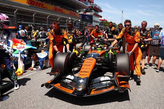 NORRIS Lando gbr , McLaren F1 Team MCL40, portrait during the Formula 1 Barcelona Catalunya Grand Prix 2026, 7th round of the 2026 Formula One World Championship from June 12 to 14, 2026 on the Circuit de Barcelona Catalunya, in Montmelo, Spain Photo Hoch Zwei Montmelo Spain