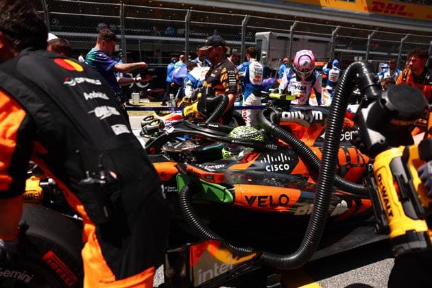 NORRIS Lando gbr , McLaren F1 Team MCL40, portrait during the Formula 1 Barcelona Catalunya Grand Prix 2026, 7th round of the 2026 Formula One World Championship from June 12 to 14, 2026 on the Circuit de Barcelona Catalunya, in Montmelo, Spain Photo Hoch Zwei Montmelo Spain