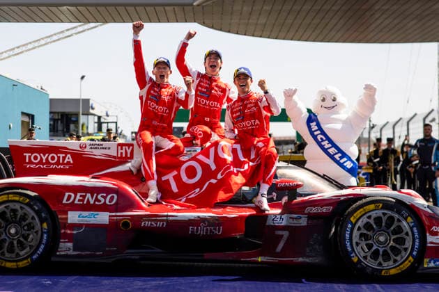 24 HEURES DU MANS 2026 - PODIUM 07 CONWAY Mike (gbr), KOBAYASHI Kamui (jpn), DE VRIES Nyck (nld), Toyota Racing, Toyota TR010 Hybrid 07, Hypercar, celebrates their win during the podium of the 24 Hours of Le Mans 2026, 3rd round of the 2026 FIA World Endurance Championship, on June 14, 2026 on the Circuit des 24 Heures du Mans in Le Mans, France - Le MansFrance  Copyright: xJULIENxDELFOSSEx