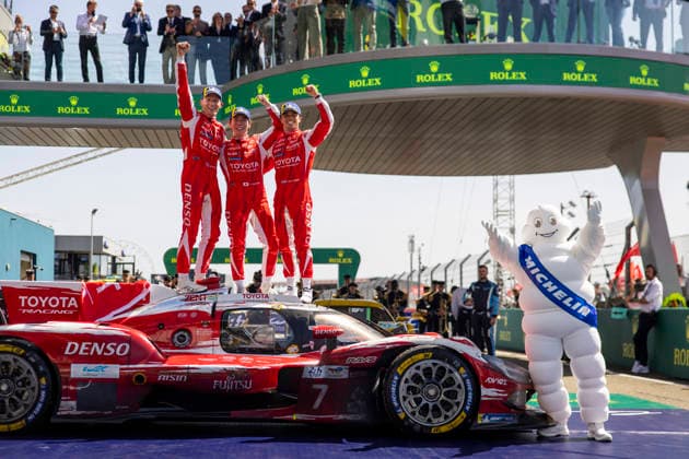 24 HEURES DU MANS 2026 - PODIUM 07 CONWAY Mike (gbr), KOBAYASHI Kamui (jpn), DE VRIES Nyck (nld), Toyota Racing, Toyota TR010 Hybrid 07, Hypercar, celebrates their win during the podium of the 24 Hours of Le Mans 2026, 3rd round of the 2026 FIA World Endurance Championship, on June 14, 2026 on the Circuit des 24 Heures du Mans in Le Mans, France - Le MansFrance  Copyright: xJULIENxDELFOSSEx