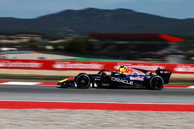 06 HADJAR Isack fra , Red Bull Racing Ford RB22, action during the Formula 1 Barcelona Catalunya Grand Prix 2026, 7th round of the 2026 Formula One World Championship from June 12 to 14, 2026 on the Circuit de Barcelona Catalunya, in Montmelo, Spain Photo Hoch Zwei Montmelo Spain