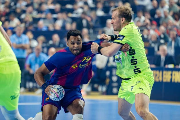 Cologne, 12 05 2026, Handball, Men, EHF Champions League Men 2025 26, Final, FC Barcelona Füchse Berlin Timothey N Guessan FC Barcelona, 19 in duel with Max Darj Füchse Berlin, 5