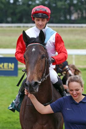 14 06 2026, Koeln, Nordrhein Westfalen, GER Bapp with Rene Piechulek after the victory Galopprennbahn Koeln Weidenpesch Horse, Jockey, Bapp, Piechulek, Victory 260614S984KOELN JPG