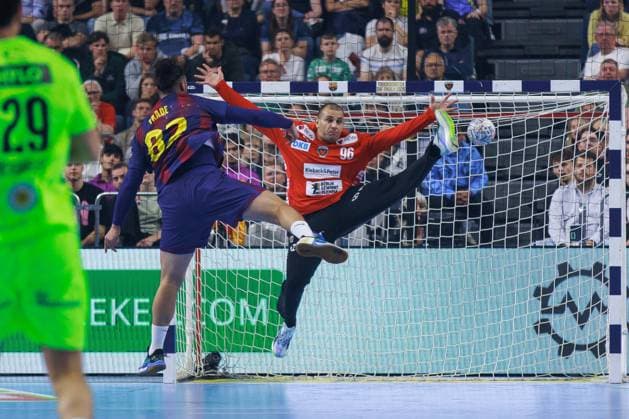 Luis FRADE FC Barcelona Barca, 82 scores a goal, Action, Goal throw against Dejan MILOSAVLJEV Fuechse Berlin, 96 GER, FC Barcelona Barca vs Fuechse Berlin, Handball, TruckScout24 EHF FINAL4 2026, Final, Season 2025 2026, 14 06 2026, GER, FC Barcelona Barca vs Fuechse Berlin, Handball, TruckScout24 EHF FINAL4 2026, Final, Season 2025 2026, 14 06 2026, Cologne Copyright: xEibnerxPressefoto OliverxSchmidtx EP_OST