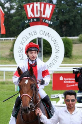 14 06 2026, Koeln, Nordrhein Westfalen, GER Englishman with Enzo Crublet after winning the 191 Union race Galopprennbahn Koeln Weidenpesch Horse, Jockey, Englishman, Crublet, Victory 260614S993KOELN JPG