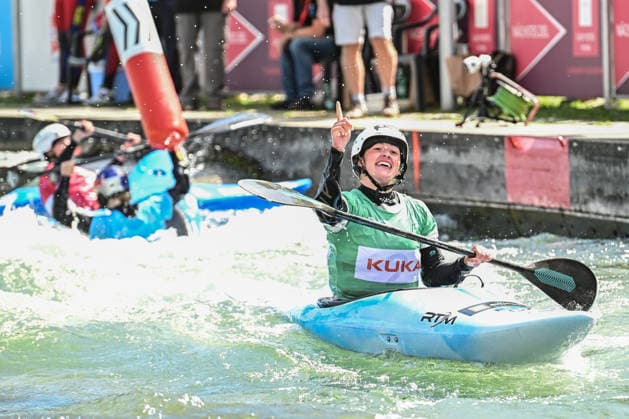 ICF Canoe Slalom World Cup 14 06 2026, Eis Kanal, Augsburg Raised Finger of Gold medal winner Tereza Kneblova CZE , Augsburg, 14 06 2026 Canoe World Cup, Kayak Cross Elimination, Augsburg, Eis Kanal Copyright: xBEAUTIFULxSPORTS Märklx