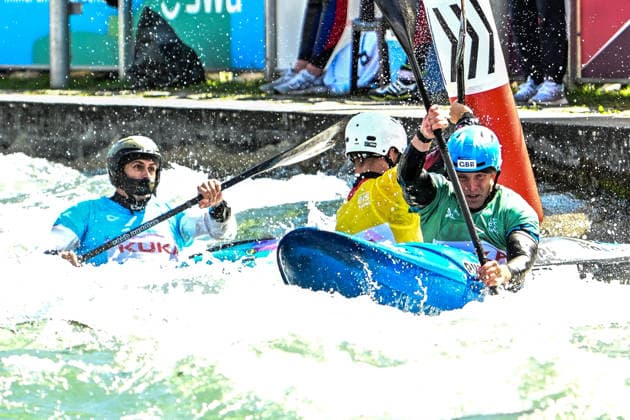 ICF Canoe Slalom World Cup 14 06 2026, Eis Kanal, Augsburg A fierce battle at the final gate between David Llorente blue ESP , Joseph Clarke green GBR and Gabriel de Coster yellow BEL , Augsburg, 14 06 2026 Canoe World Cup, Kayak Cross Elimination, Augsburg, Eis Kanal Copyright: xBEAUTIFULxSPORTS Märklx