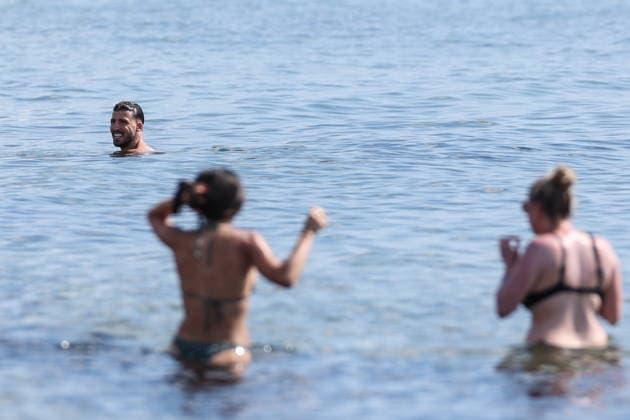 FIFA World Cup, WM, Weltmeisterschaft, Fussball 2026 - Portugal team players in Palm Beach Portugal soccer player Ruben Dias (L) enjoys the beach at the Four Seasons Palm Beach Hotel, in the FIFA World Cup 2026 in Palm Beach, Florida, USA, 14 June 2026. Palm Beach Florida United States  Copyright: xMIGUELxA.xLOPESx