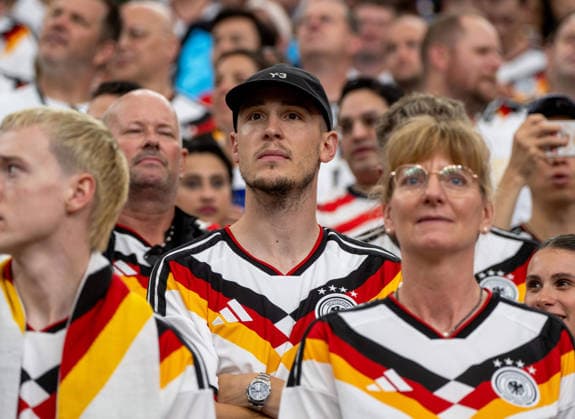 Soccer, Men, FIFA World Cup 2026 in Mexico, Canada and USA, Match in Houston Group E, 1 Matchday , Germany Curacao, Keven Schlotterbeck FC Augsburg, brother of Nico among the spectators in the stands, 14 06 2026, Copyright: xMatthiasxKochx