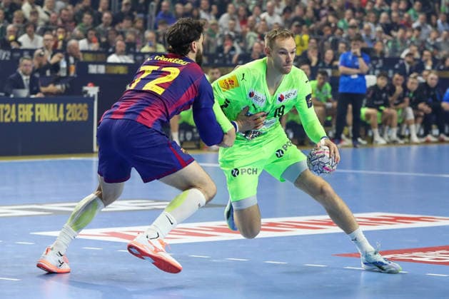 14 06 2026, xgox,Handball, EHF Champions League Final, FC Barcelona Fuechse Berlin v l Luis Frade Barcelona, 82 , Mathias Gidsel Berlin, 19 duel, fight, tackle Koeln