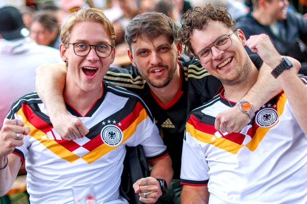 14 06 2026, Cologne, Public Viewing for the FIFA World Cup 2026, international match World Cup Germany Curacao, fans in the beer garden look forward to the game and cheer for the goal the victory of the German national team North Rhine-Westphalia Germany