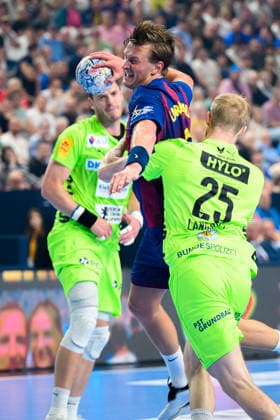 Cologne, Germany Handball EHF CL Final 4 Final Barca Fuechse Berlin v li in duel Jonathan Carlsbogard Barcelona , Matthes Langhoff Berlin Cologne Lanxess Arena Nordrhein Westfalen Germany