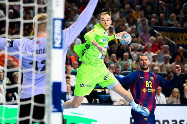 Cologne, Germany Handball EHF CL Final 4 Final Barca Fuechse Berlin from left Emil Nielsen Barcelona , Mathias Gidsel Berlin , Luis Frade Barcelona Cologne Lanxess Arena Nordrhein Westfalen Germany