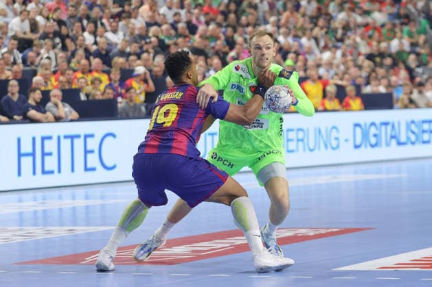 14 06 2026, xtgx, Handball, EHF Champions League Final, FC Barcelona Füchse Berlin v l Timothey N guessan N guessan, Barcelona, 19 Mathias Gidsel Berlin, 19 duel, duel, fight, tackle Koeln