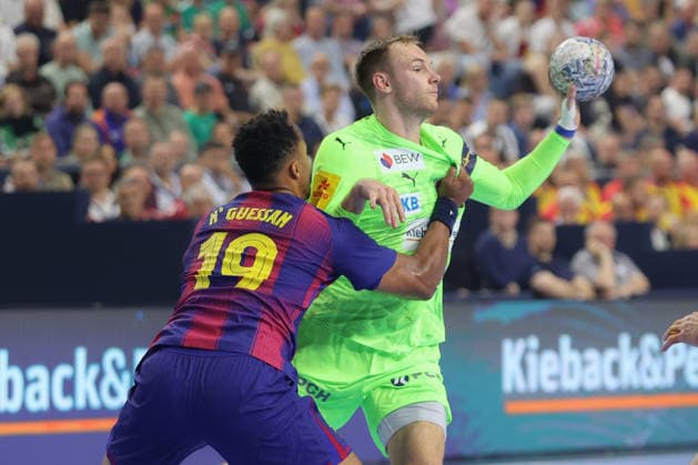 14 06 2026, xtgx, Handball, EHF Champions League Final, FC Barcelona Füchse Berlin v l Timothey N guessan N guessan, Barcelona, 19 Mathias Gidsel Berlin, 19 duel, duel, fight, tackle Koeln