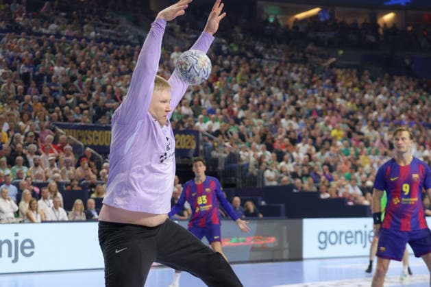 14 06 2026, xtgx, Handball, EHF Champions League Final, FC Barcelona Füchse Berlin v l Emil Nielsen Barcelona, 12 parade, holds the ball, catches the ball, parries Cologne