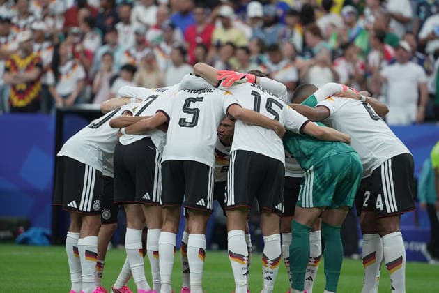 USA, World Cup FIFA 2026, preliminary round, Germany vs Curacao 14 06 2026, Houston Stadium, Houston, USA, World Cup FIFA 2026, preliminary round, Germany vs Curacao, in the picture captain Joahua Kimmich Germany cheers on his team in the players circle nordphotoxGmbHx xBratic nph00250