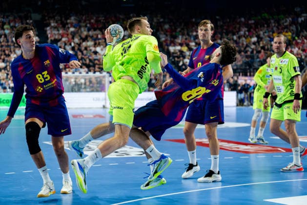 Cologne, 12 05 2026, Handball, Men, EHF Champions League Men 2025 26, Final, FC Barcelona Füchse Berlin Mathias Gidsel Füchse Berlin, 19 in duel with Petar Cikusa i Jelicic FC Barcelona, 88