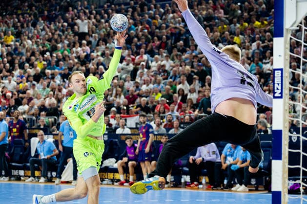Cologne, 12 05 2026, Handball, Men, EHF Champions League Men 2025 26, Final, FC Barcelona Füchse Berlin Mathias Gidsel Füchse Berlin, 19 on goal throw against Emil Nielsen FC Barcelona, 12