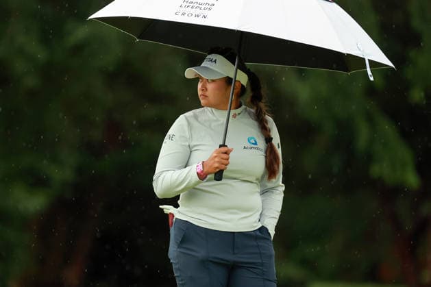 Dow Championship Midland, MI - JUNE 14: Lilia Vu of the United States holds an umbrella in the rain on the 3rd green during the final round of the Dow Championship at Midland Country Club on June 14, 2026 in Midland, Michigan. Midland Michigan United States  Copyright: xAmyxLemusx originalFilename:lemus-dowchamp260614_npOb6.jpg