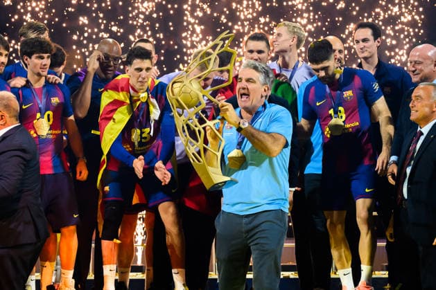 Cologne, Germany Handball EHF CL Final 4 Final Barca Fuechse Berlin Coach Carlos Ortega Barcelona with the trophy Cologne Lanxess Arena North Rhine-Westphalia Germany