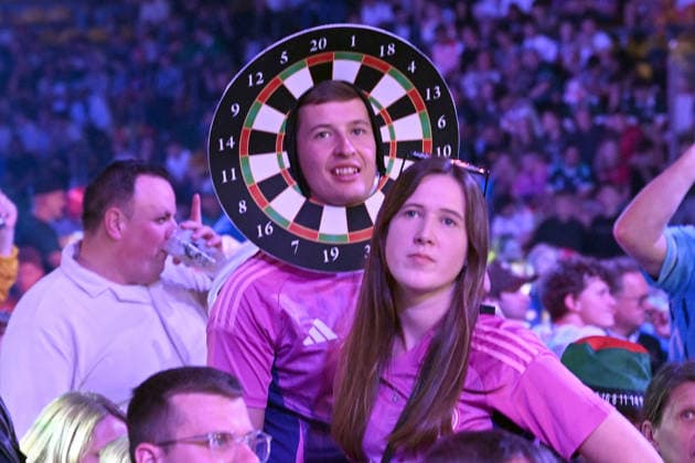 14 06 2026, xhbx, Dart World Cup of Darts 2026, v l Dart Fans, Spectators, Mood, Disguise, Costumes, Shield 180 DFL DFB REGULATIONS PROHIBIT ANY USE OF PHOTOGRAPHS as IMAGE SEQUENCES and or QUASI VIDEO Frankfurt