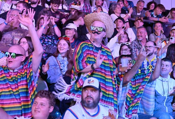 14 06 2026, xhbx, Dart World Cup of Darts 2026, v l Dart Fans, Spectators, Mood, Disguise, Costumes, Shield 180 DFL DFB REGULATIONS PROHIBIT ANY USE OF PHOTOGRAPHS as IMAGE SEQUENCES and or QUASI VIDEO Frankfurt