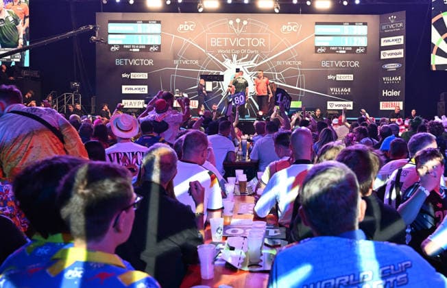 14 06 2026, xhbx, Dart World Cup of Darts 2026, v l Dart Fans, Spectators, Mood, Disguise, Costumes, Shield 180 DFL DFB REGULATIONS PROHIBIT ANY USE OF PHOTOGRAPHS as IMAGE SEQUENCES and or QUASI VIDEO Frankfurt