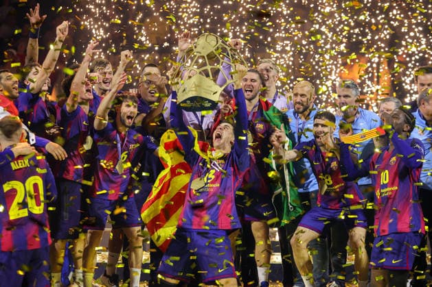 14 06 2026, xtgx, Handball, EHF Champions League Final, FC Barcelona Füchse Berlin v l Award ceremony trophy Barcelona cheering about the victory, cheering after the end of the match Cologne