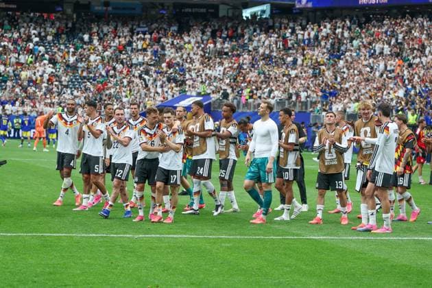 Final cheer, the team celebrates its victory, lap of honor, Germany vs Curacao, Football, World Cup 2026, Group stage, 14 06 2026 Houston Texas USA Copyright: xkolbert-press ChristianxKolbertx