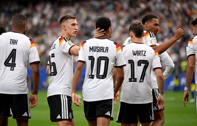 Soccer FIFA World Cup 2026 Preliminary Round Group E in Houston Germany Curacao 14 06 2026 Nico Schlotterbeck, Jamal Musiala , Florian Wirtz v li , Germany