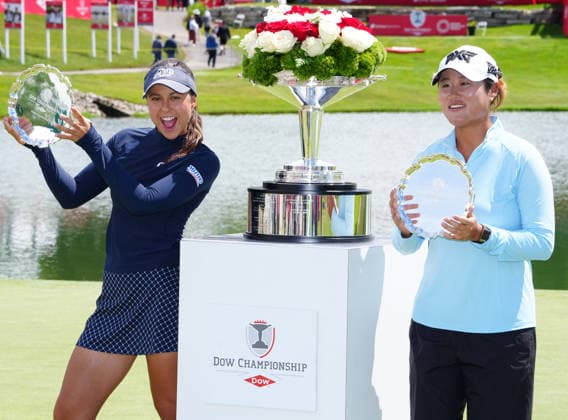 MIDLAND, MI - JUNE 14: From left to right LPGA, Golf Damen golfers Yana Wilson and Gina Kim pose with the trophies on June 14, 2026, after winning the LPGA Dow Championship at Midland Country Club in Midland, Michigan. (Photo by Brian Spurlock Icon Sportswire) GOLF: JUN 14 LPGA Dow Championship EDITORIAL USE ONLY Icon26061448