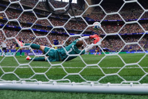 aHOUSTON, TX - JUNE 14: Manuel Neuer 1 of Germany dives and misses a shot that scores during the FIFA World Cup, WM, Weltmeisterschaft, Fussball 2026 Group E match between Germany and Curacao on June 14, 2026, at Houston Stadium in Houston, Texas. (Photo by David Buono Icon Sportswire) SOCCER: JUN 14 FIFA World Cup 26 Group E - Germany vs Curacao EDITORIAL USE ONLY Icon260614068