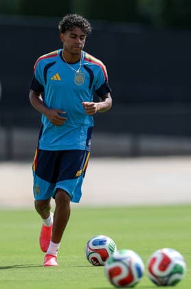 (260615) -- KENNESAW, June 15, 2026 -- Lamine Yamal of Spain attends a training session ahead of the group H match against Cabo Verde at the FIFA World Cup, WM, Weltmeisterschaft, Fussball 2026 in Kennesaw, the United States, on June 14, 2026. ) (SP)U.S.-KENNESAW-FIFA WORLD CUP-TEAM SPAIN-TRAINING WangxKaiyan 