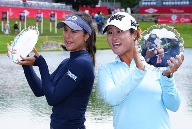 MIDLAND, MI - JUNE 14: From left to right LPGA, Golf Damen golfers Yana Wilson and Gina Kim pose with the trophies on June 14, 2026, after winning the LPGA Dow Championship at Midland Country Club in Midland, Michigan. (Photo by Brian Spurlock Icon Sportswire) GOLF: JUN 14 LPGA Dow Championship EDITORIAL USE ONLY Icon26061459
