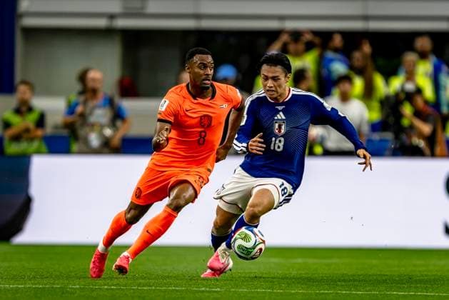 DALLAS lr Ryan Gravenberch of the Netherlands and Ayase Ueda of Japan during the Netherlands vs Japan match at the 2026 World Cup at AT T Stadium on June 14, 2026, in Dallas, United States Photo by Stefan Koops EYE4IMAGES DeFodi Images