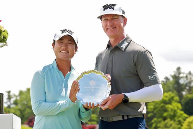 Dow Championship Midland, MI - JUNE 14: Winner Gina Kim of the United States poses with the trophy and her caddie during the award ceremony at the conclusion of the final round of the Dow Championship at Midland Country Club on June 14, 2026 in Midland, Michigan. Midland Michigan United States  Copyright: xAmyxLemusx originalFilename:lemus-dowchamp260614_npUdk.jpg