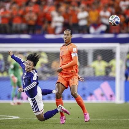 ARLINGTON - (lr) Ayase Ueda of Japan and Virgil van Dijk of the Netherlands during the FIFA 2026 Group F match between the Netherlands and Japan at Dallas Stadium on June 14, 2026, in Arlington, United States. ROBIN VAN LONKHUIJSEN ANP FIFA World Cup, WM, Weltmeisterschaft, Fussball 2026 2026 xVIxANPxSportx xxANPxIVx 561022722 originalFilename: 561022722.jpg