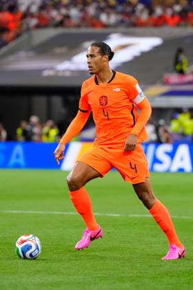 Netherlands v Japan: Group F - FIFA World Cup, WM, Weltmeisterschaft, Fussball 2026 Virgil Van Dijk of Netherlands controls the ball during the FIFA World Cup 2026 Group F match between Netherlands and Japan at Dallas Stadium on June 14, 2026 in Dallas, Texas. Dallas TX United States  Copyright: xJosexBretonx originalFilename:bretonhernandez-netherla260614_npPuc.jpg