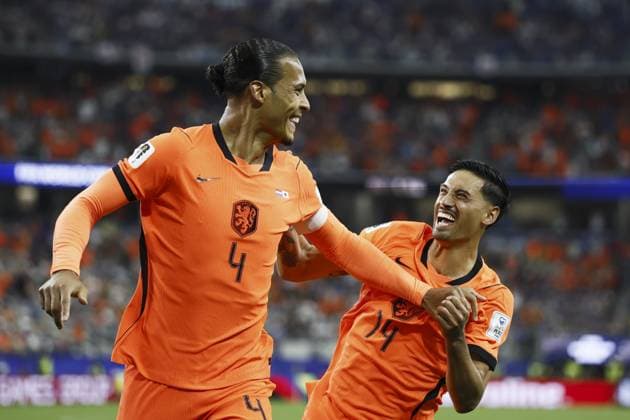 ARLINGTON - (lr) Virgil van Dijk of the Netherlands, Tijjani Reijnders of the Netherlands celebrate the 1-0 during the 2026 FIFA World Cup, WM, Weltmeisterschaft, Fussball Group F match between the Netherlands and Japan at Dallas Stadium on June 14, 2026, in Arlington, United States. KOEN VAN WEEL ANP FIFA World Cup 2026 2026 xVIxANPxSportx xxANPxIVx 561024167 originalFilename: 561024167.jpg