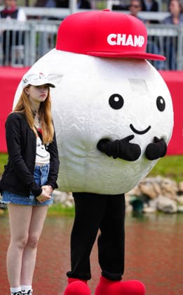 MIDLAND, MI - JUNE 14: Champ the mascot for the Dow Championship attends the trophy ceremony on June 14, 2026, at the LPGA, Golf Damen Dow Championship at Midland Country Club in Midland, Michigan. (Photo by Brian Spurlock Icon Sportswire) GOLF: JUN 14 LPGA Dow Championship EDITORIAL USE ONLY Icon26061494