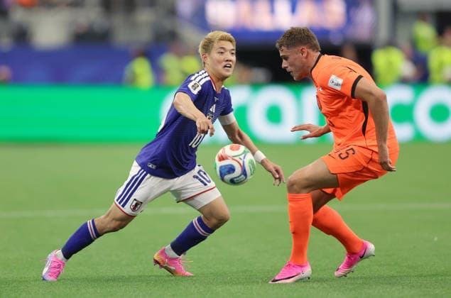 Netherlands v Japan: Group F - FIFA World Cup, WM, Weltmeisterschaft, Fussball 2026 DALLAS, TEXAS - JUNE 14: Ritsu Doan of Japan and Micky Van de Ven of Netherlands in action during the FIFA World Cup 2026 Group F match between Netherlands and Japan at Dallas Stadium on June 14, 2026 in Dallas, Texas.  SanjinxStrukic PIXSELL