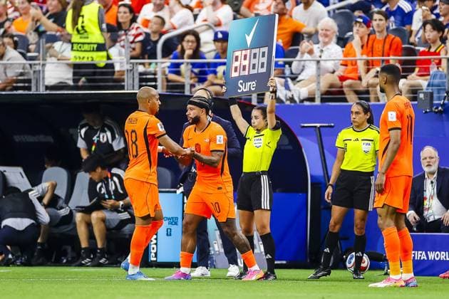 DALLAS, 14-06-2026, Dallas AT&T Stadium, World Cup 2026 Match between Netherlands and Japan. Picture shows player substitution Netherlands player Memphis Depay for Netherlands player Donyell Malen Netherlands - Japan (World Cup 2026)  x204366169x Copyright:
