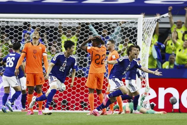 ARLINGTON - Koki Ogawa of Japan celebrates the 2-2. Virgil van Dijk of the Netherlands and Denzel Dumfries of the Netherlands are disappointed during the 2026 FIFA World Cup, WM, Weltmeisterschaft, Fussball Group F match between the Netherlands and Japan at Dallas Stadium on June 14, 2026, in Arlington, United States. KOEN VAN WEEL ANP FIFA World Cup 2026 2026 xVIxANPxSportx xxANPxIVx 561027852 originalFilename: 561027852.jpg