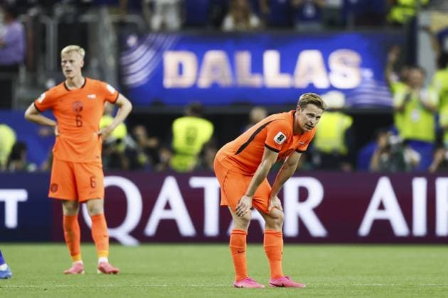 ARLINGTON - Jan Paul van Hecke or the Netherlands and Frenkie de Jong or the Netherlands are disappointed after the FIFA 2026 World Cup Group F match between the Netherlands and Japan at Dallas Stadium on June 14, 2026, in Arlington, United States. KOEN VAN WEEL ANP FIFA World Cup, WM, Weltmeisterschaft, Fussball 2026 2026 xVIxANPxSportx xxANPxIVx 561028651 originalFilename: 561028651.jpg