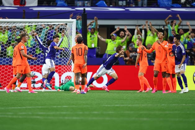FIFA World Cup, WM, Weltmeisterschaft, Fussball 2026: Netherlands v Japan DALLAS, USA - 14th June 2026: Koki Ogawa of Japan celebrates scoring his side s second goal as Virgil Van Dijk of Netherlands reacts in dejection during the FIFA World Cup 2026 Group F match between Netherlands and Japan at Dallas Stadium Dallas Dallas Stadium United States of America Copyright: xCraigxMercerx xPeakxActionxPhotosx